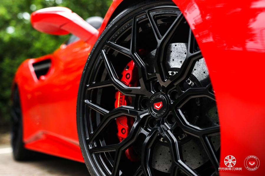 Детали экстерьера Ferrari 488 Spider on Vossen Wheels (S21-01) 2019 года  (фото 10 из 14)